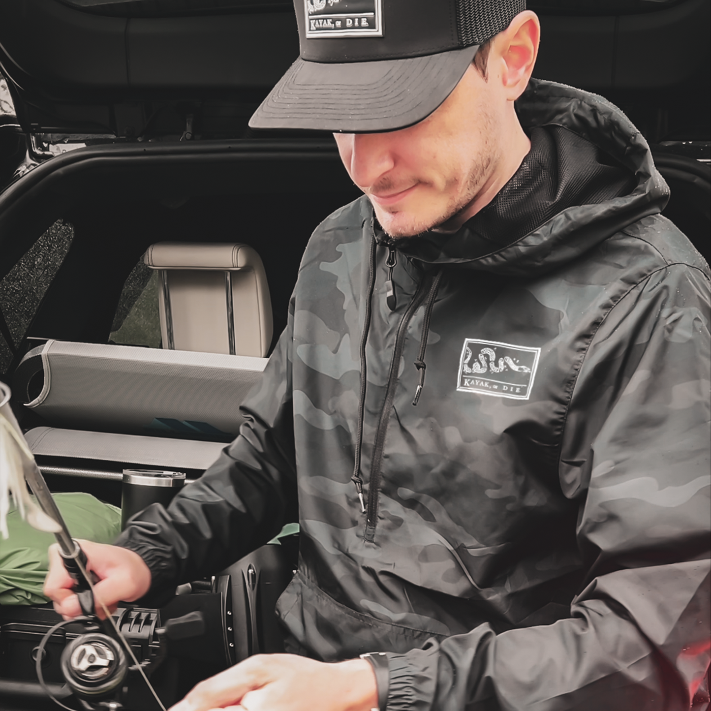 K,orD. PULLOVER HOODED WINDBREAKER